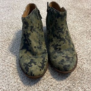 Camo lucky brand short booties